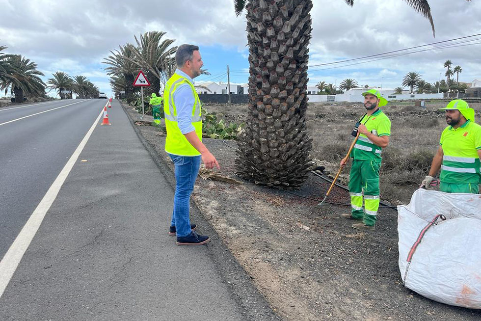 Obras Públicas ejecuta un plan de limpieza de los márgenes de las vías